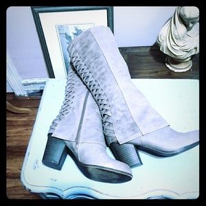 Sz 8 tall boots with lace up design.